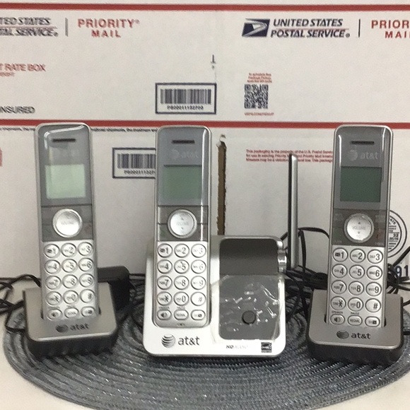 ATT Other - ATT CL 81301 DECT 6.0 CORDLESS PHONE,SILVER/GREY, 3 HANDSETS CALLER ID